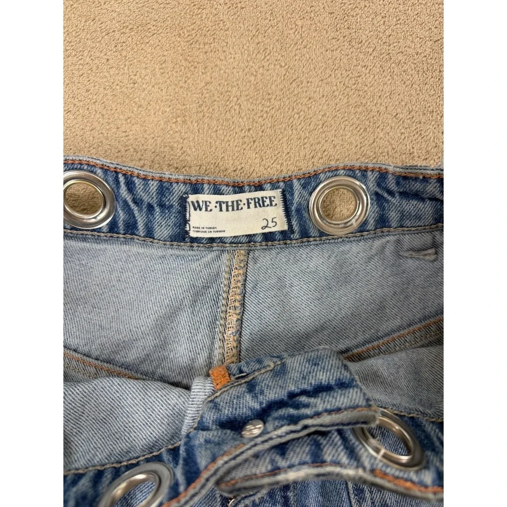 We The Free Moxie Low Rise Barrel Jeans‎ Light Wash 25(30) Blue Patchwork  EUC
